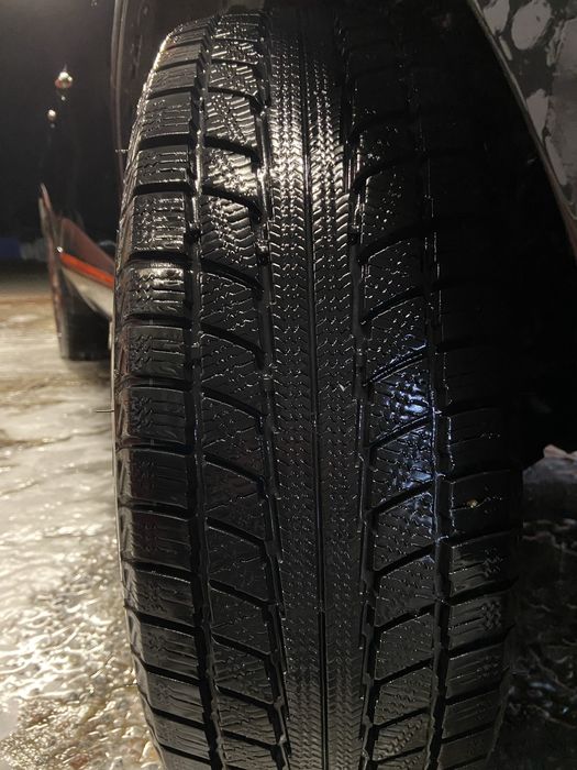 Зимові шини Triangle (нові) 215/60 r17
