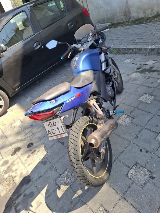 Honda 125 cbr troco por carro