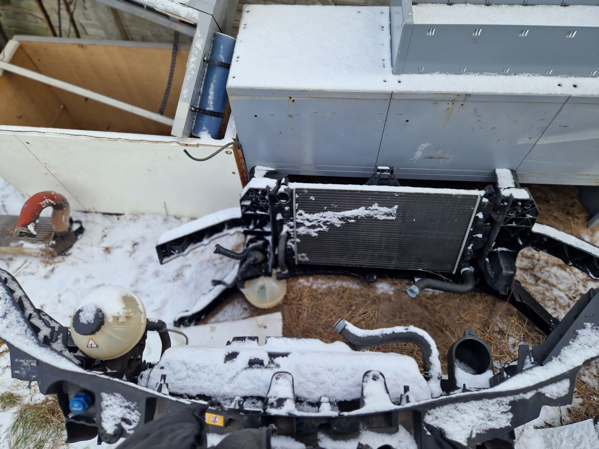 Mercedes Benz sprinter 907 910 pas przedni chłodnice 2.2 dci tył napęd