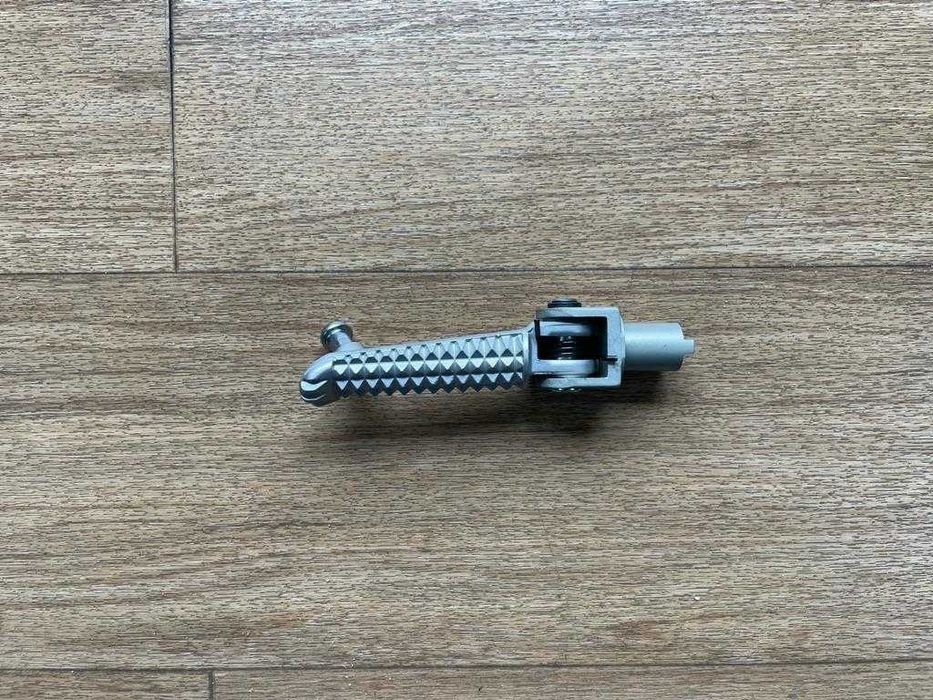 POUSA PÉS DIANTEIRO DIREITO PARA YAMAHA YZF-R1