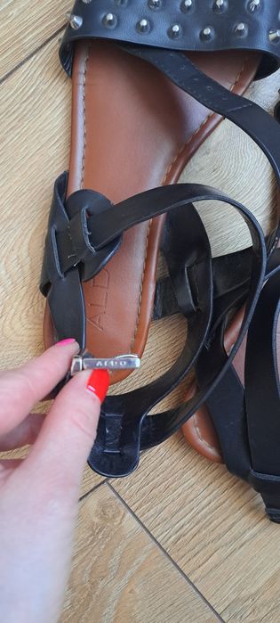 Sandały damskie ALDO w rozmiarze 36, czarne z ćwiekami, skóra.