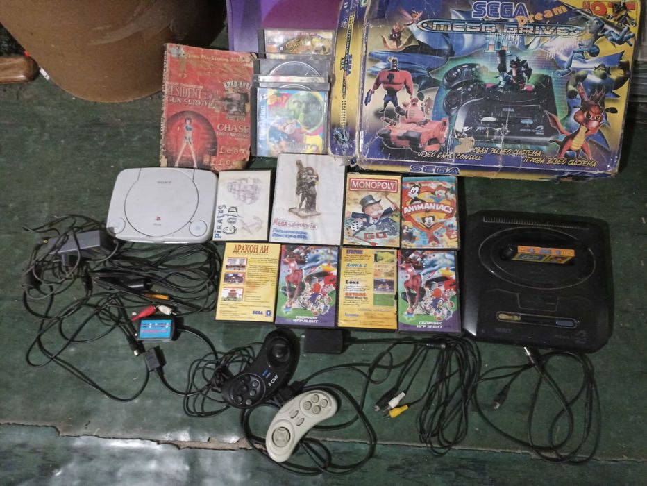 приставка Sony PlayStation PS1 (PS One) та Sega Mega Drive2