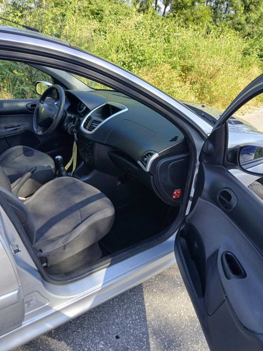 Peugeot 206 plus 1.1 - 83000 Km