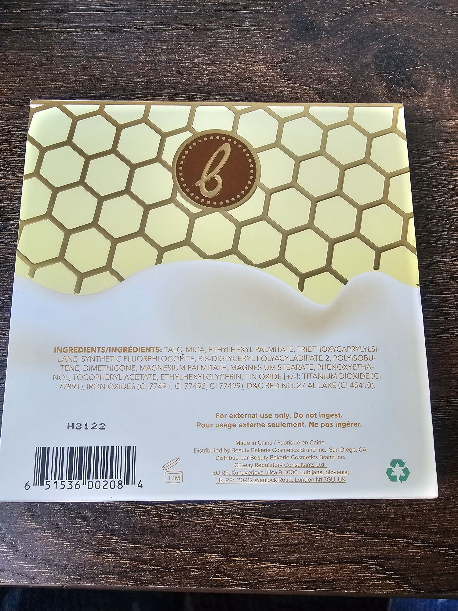 Paleta konturująca,  rozswietlacze Beauty bakerie milk&honey