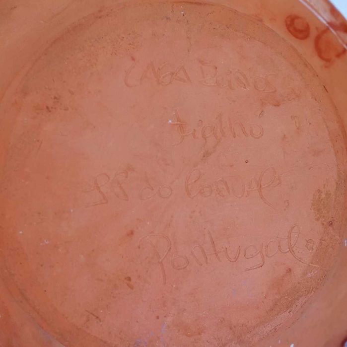 Prato alentejano assinado com representação de cena rural