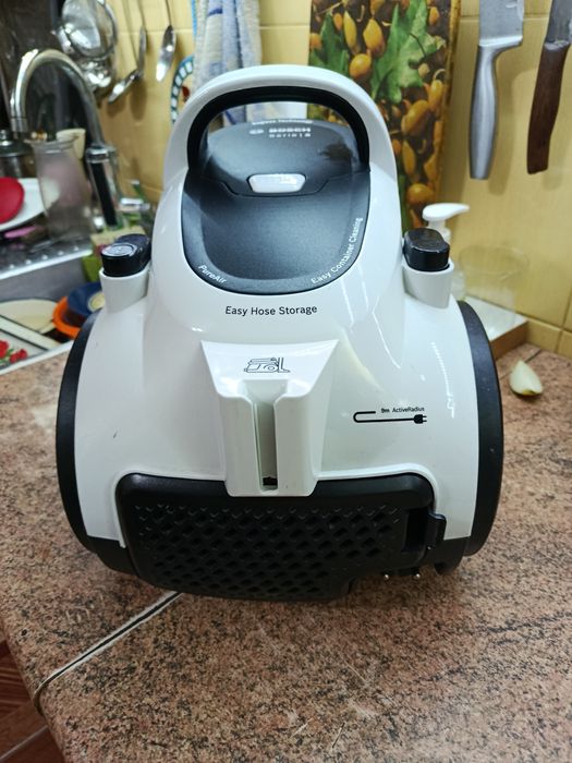 Пылесос колбовый ROWENTA . Почти новый.