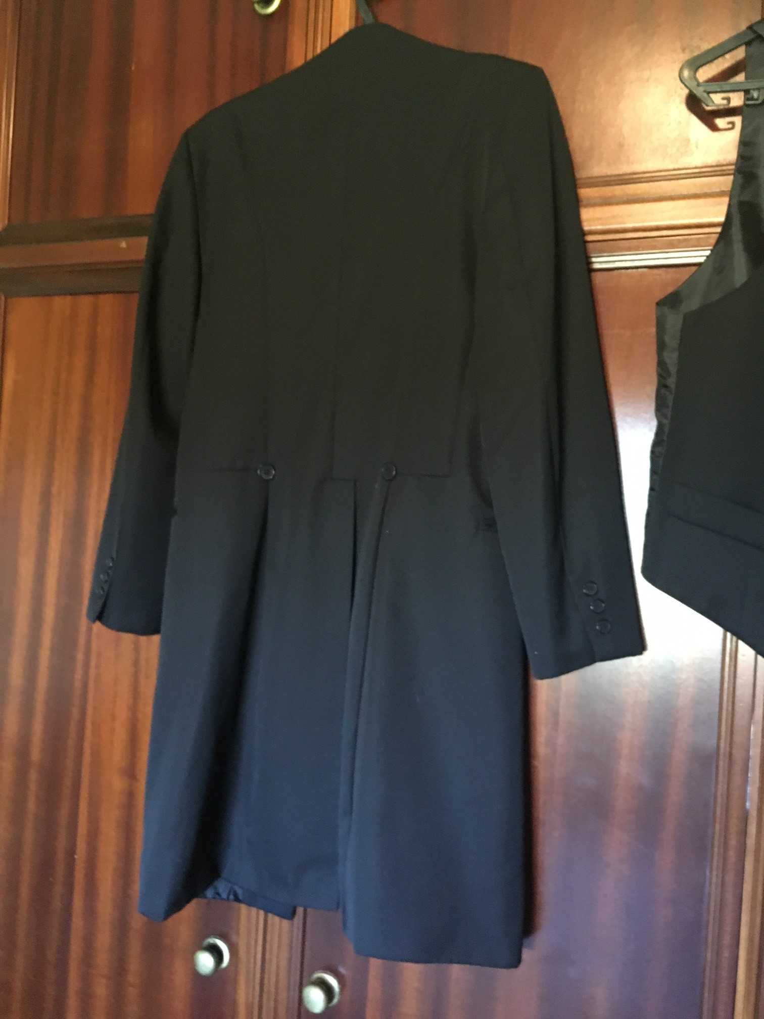 Traje Académico em ÓPTIMO ESTADO!! TAMANHO 36-38