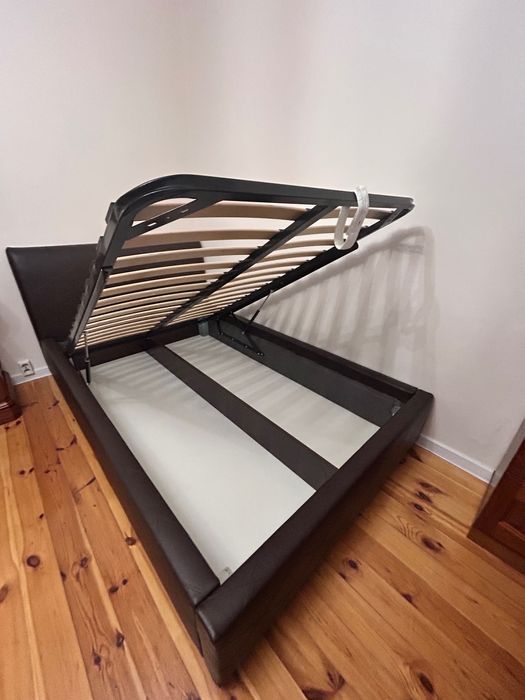 Łóżko tapicerowane z pojemnikiem eko skóra, ciemny brąz, materac, bdb