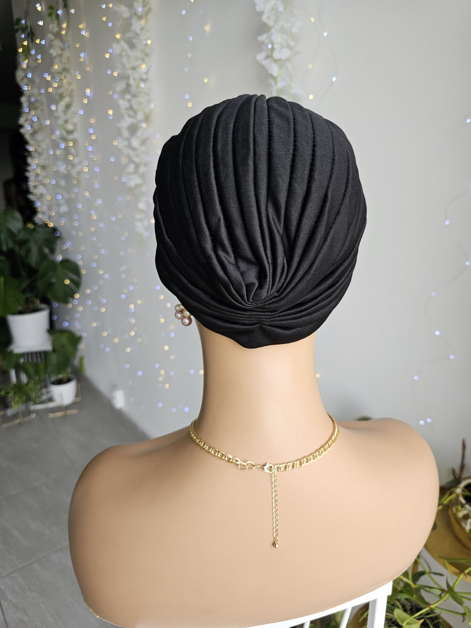 Czarny turban czapka chustka na głowę w trakcie leczenia Iga