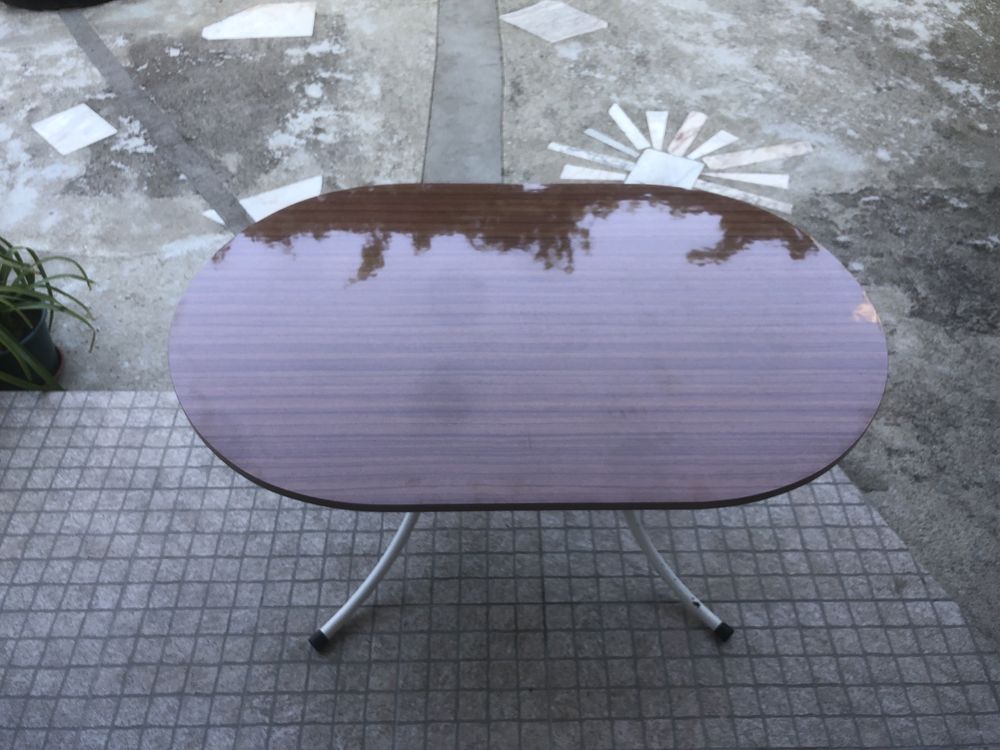 Mesa de jantar em Oval