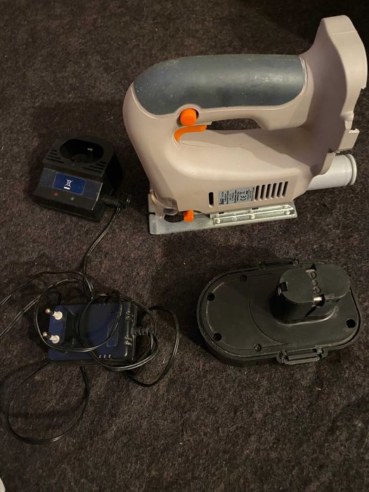 Wyrzynarka bezprzewodowa z ładowarką