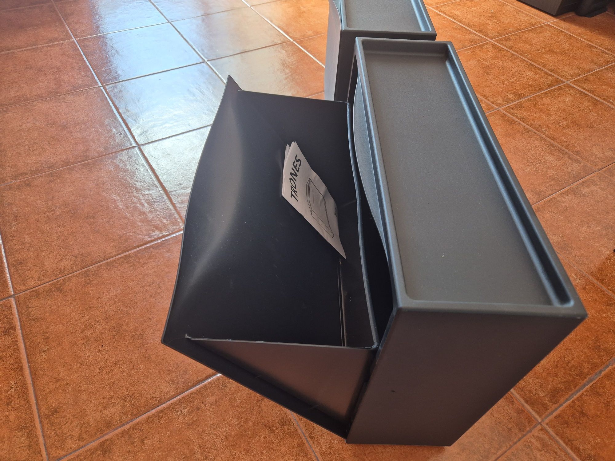Sapateira preta IKEA