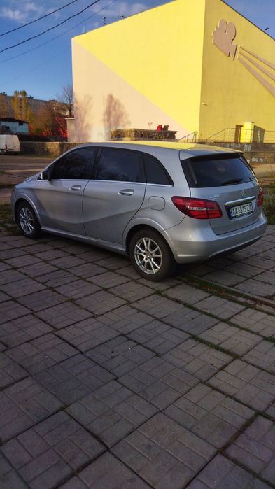 Mercedes Benz B 250E