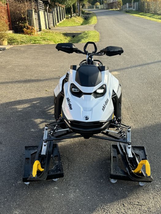 NOWY Skuter śnieżny ski doo summit 850  2024