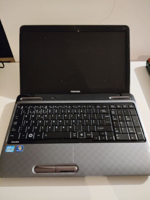 Portátil Toshiba Satélite L755 104