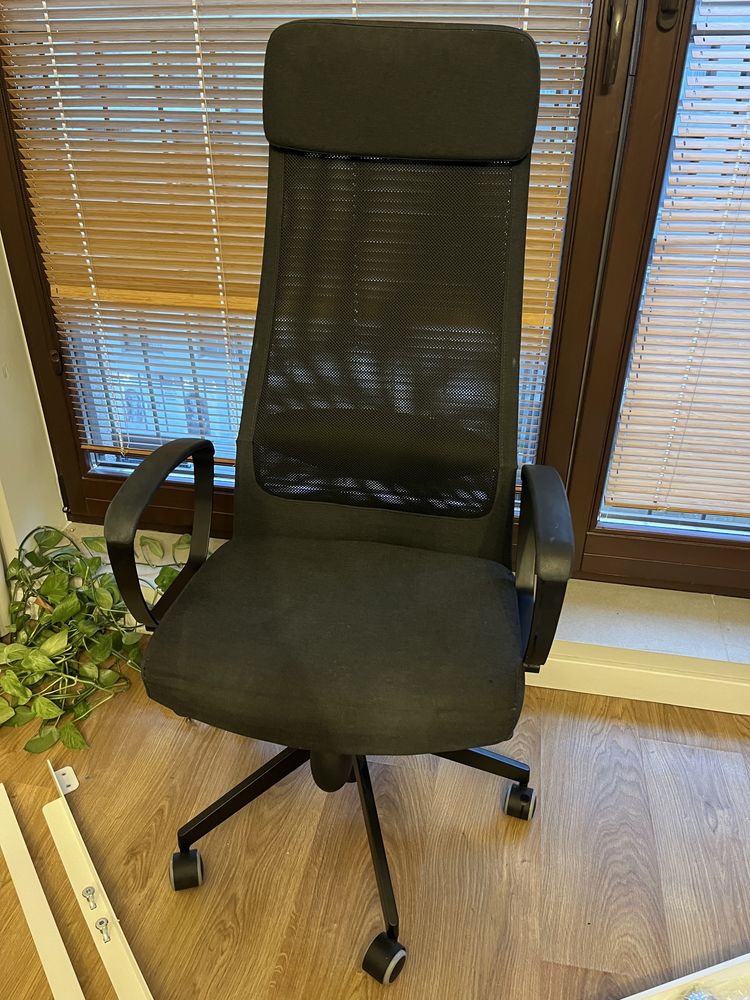 2 sztuki Markus ikea krzeslo biurowe po 400/sztuke