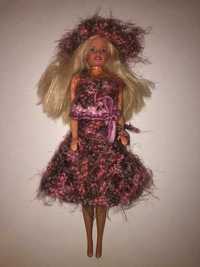 Lalka Barbie z ręcznie uszytym ubrankiem