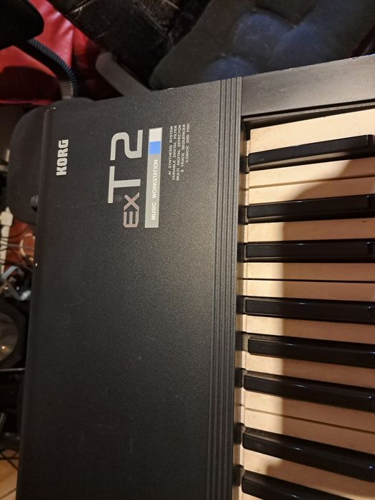 Teclado Korg EX T2