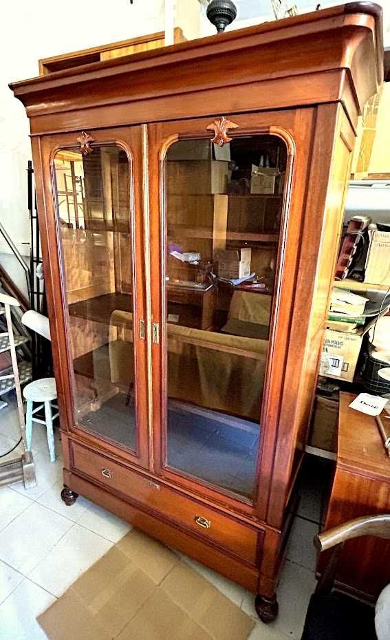 Vitrine romântica +125comp x 52prof x 205alt.