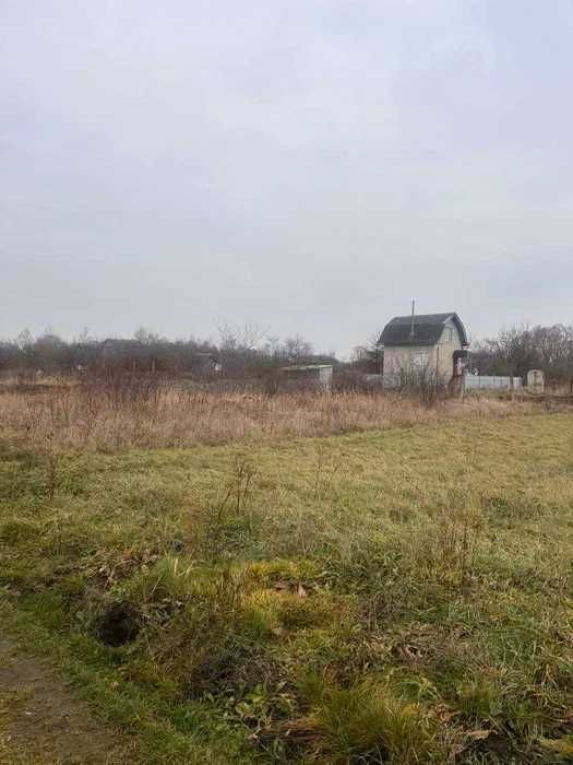 Продаю земельну ділянку поруч Міського Озера,поруч асфальтна дорога