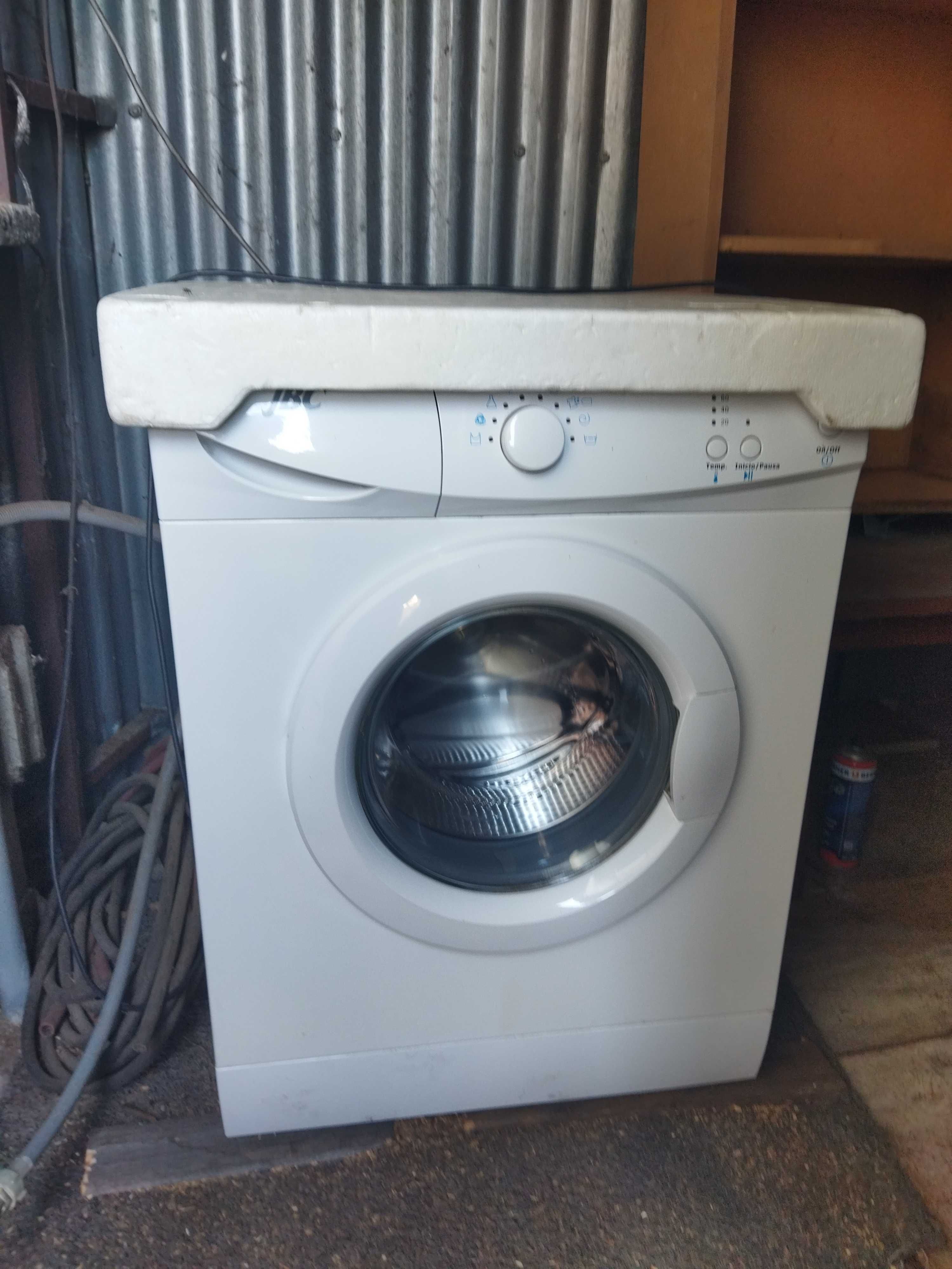 Vendo máquina de lavar roupa de 6kg