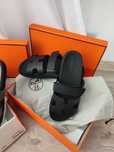 Stylowe kapcie hermes chypre