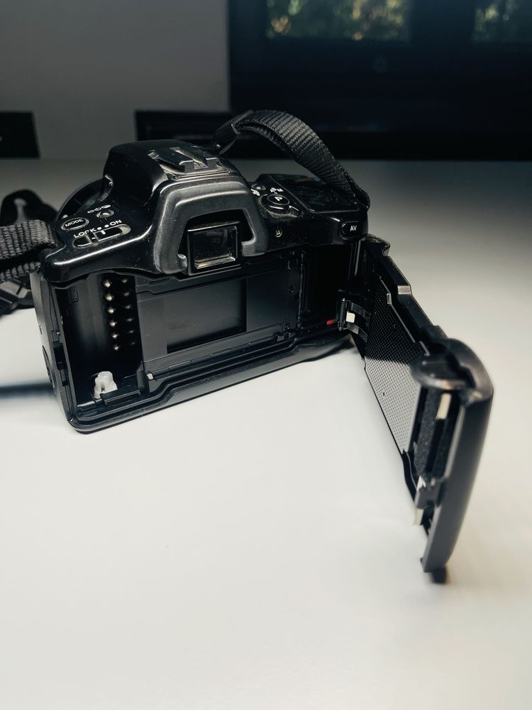 Minolta Dynax 500si aparat fotograficzny kamera lustrzanka analog