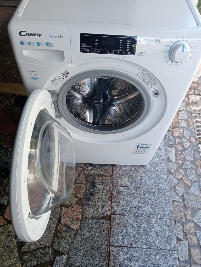Máquina lavar roupa.
