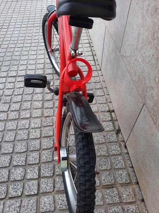 Bicicleta de menino Cars