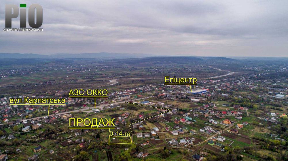 Земельна ділянка із дачним будинком