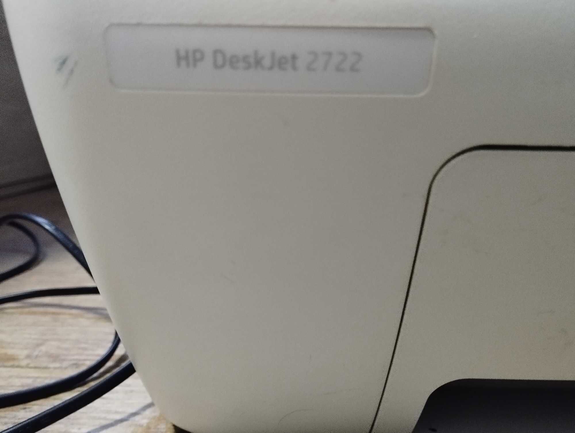 Impressora HP DeskJet 2722 com alguma tinta
