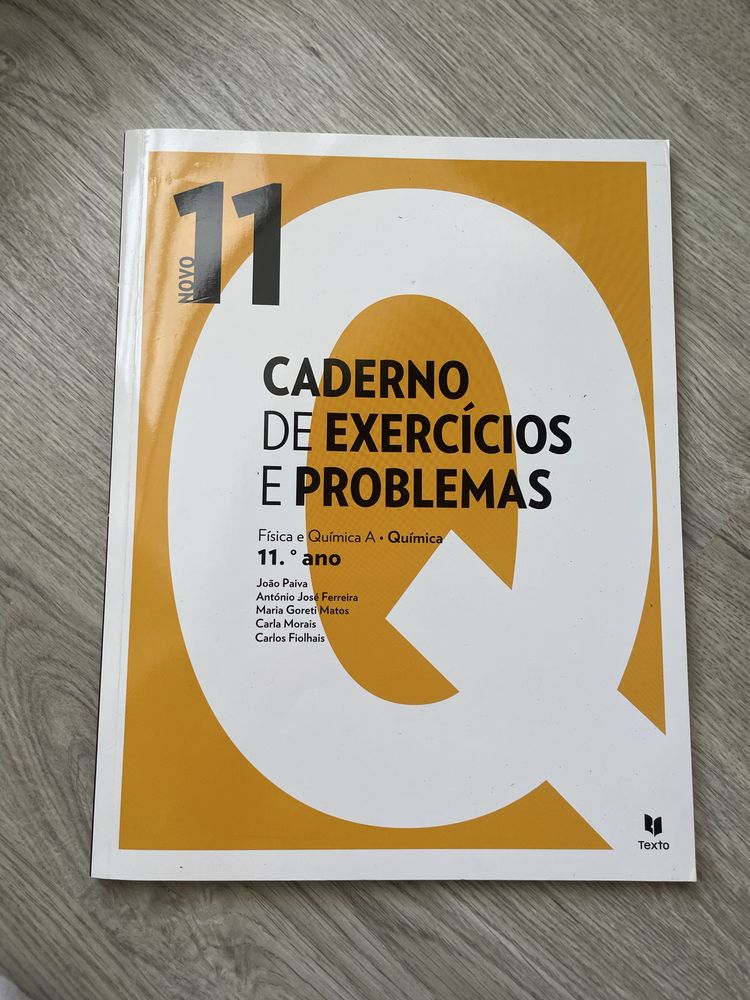 11°ano Livro de preparação para exame de fisica e quimica A