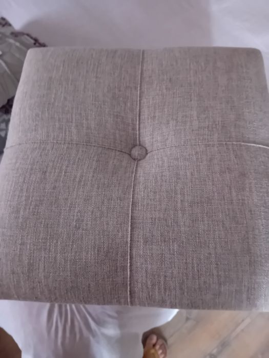 2 pufes e um bau , com arrumação  bom estado