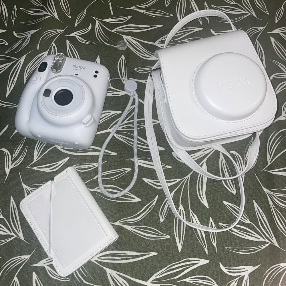 Aparat instax mini 11 z etui na zdjęcia plus futerał