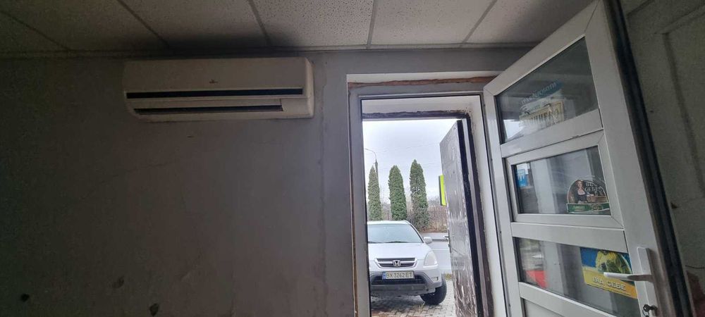 Здається приміщення поряд з магазином "АТБ".