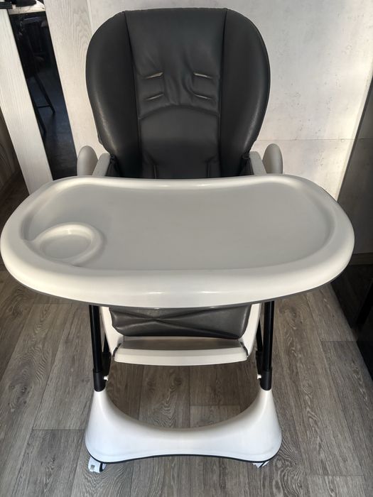 Дитячий стульчик для годування