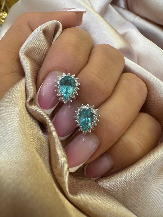 Kolczyki z naturalnymi apatytami i naturalnymi diamentami 0.30 CT