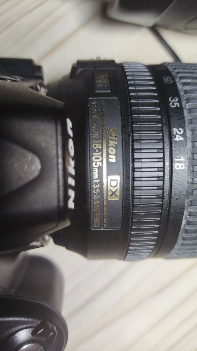 Nikon D3100 + Nikkor 18-105 mm
