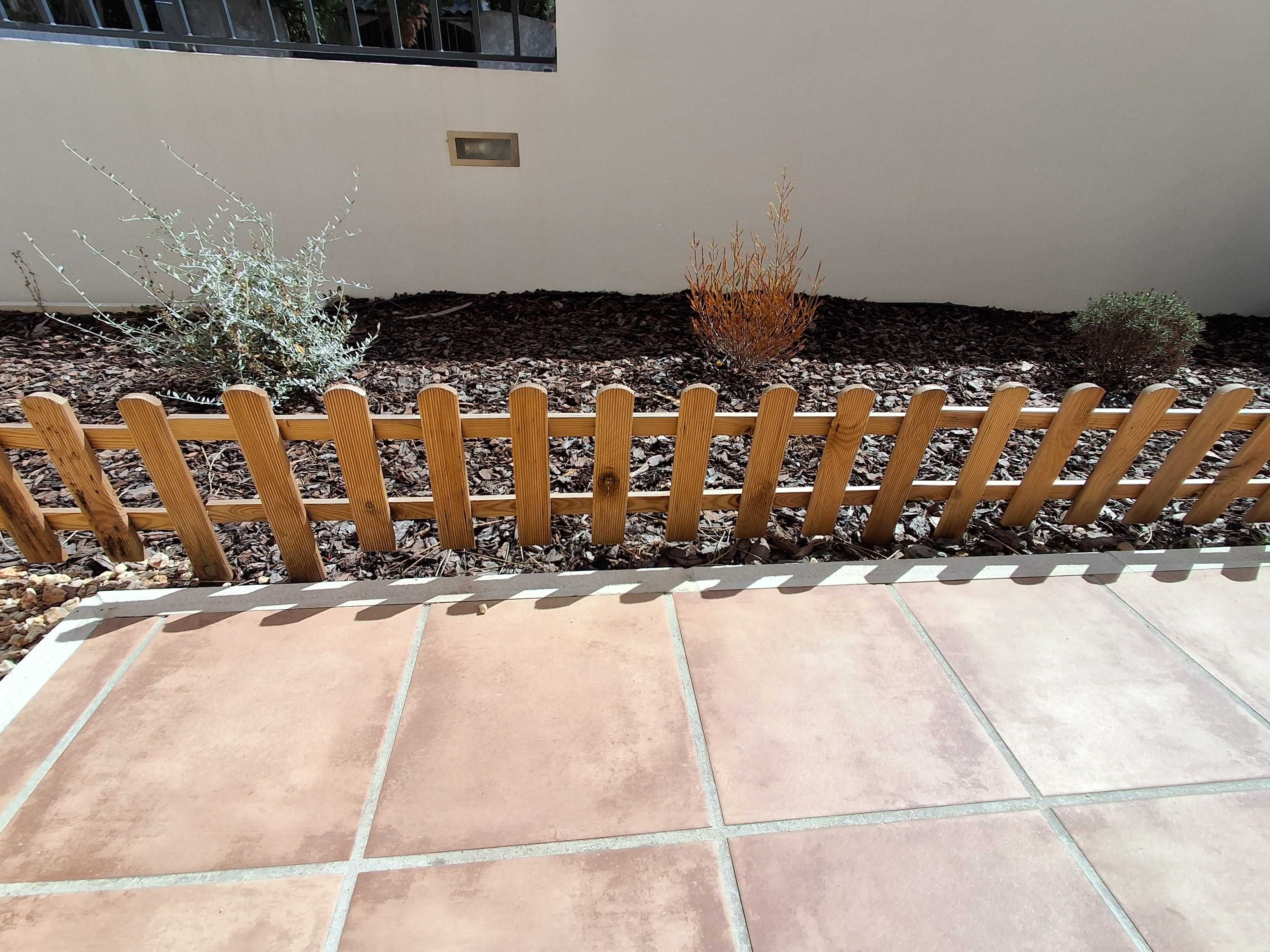 Vedação em madeira para jardim