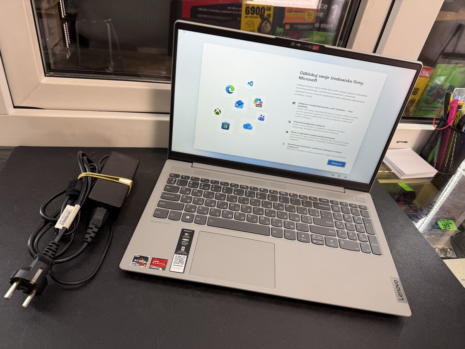 Laptop Lenovo IdeaPad 5, Ryzen 7, prawie nowy, ukraińska klawiatura