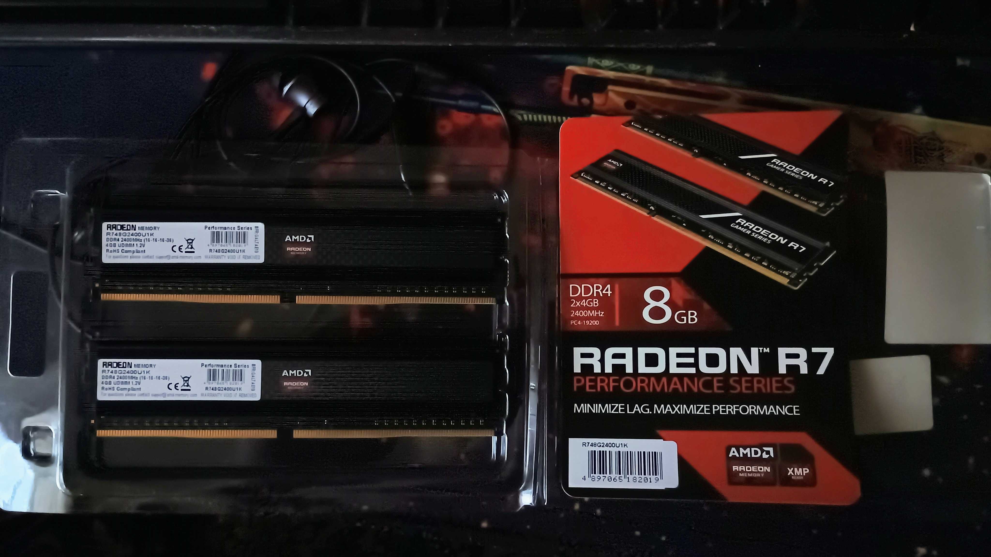 Оперативна пам'ять Radeon DDR4 2x4GB 2666