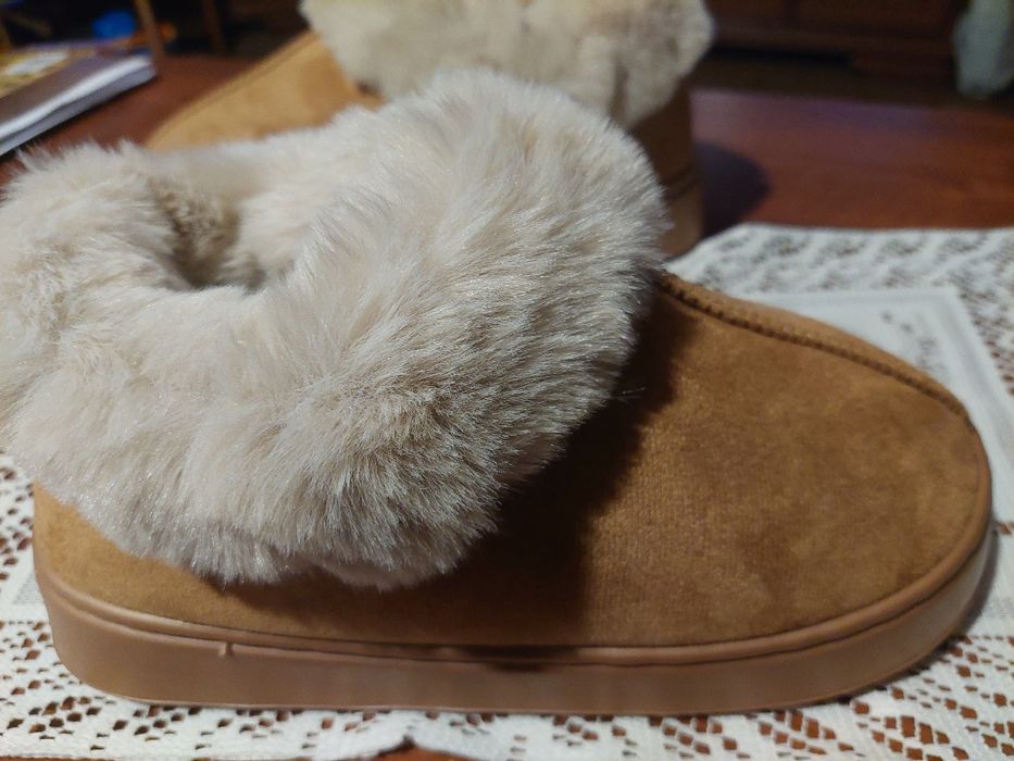 Nowe super ciepłe kapcie r42 długość wewnątrz 27cm,gruba podeszwa,lekk