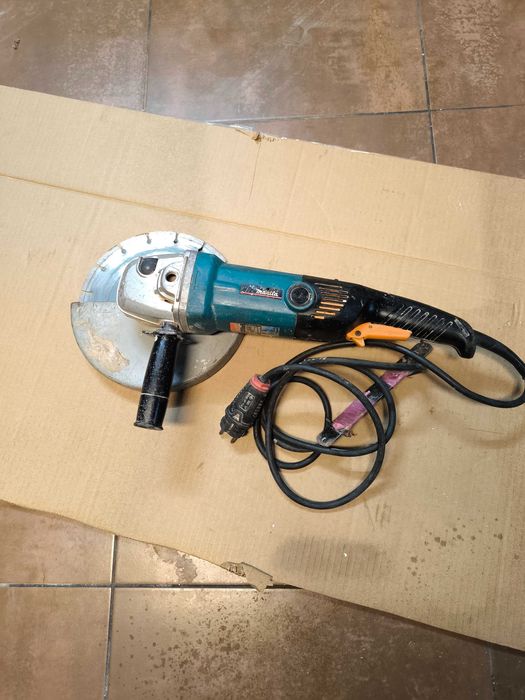 Szlifierka kątowa Makita GA9010C 230MM