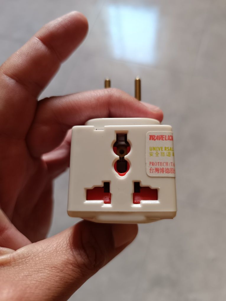 Adaptador de viagem 110-220 triplo