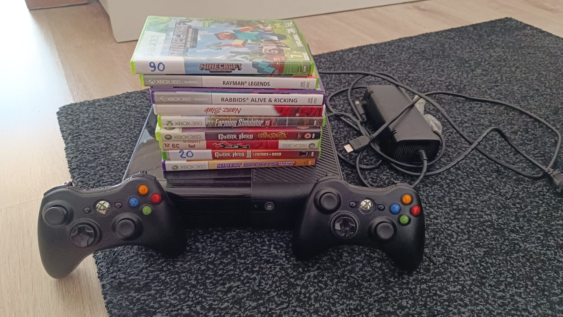 Xbox 360+ kinect + Guitar Hero + gitara, Minecraft + Farming Simulator