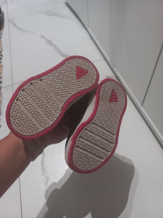 Adidasy dla dziewczynki r.22