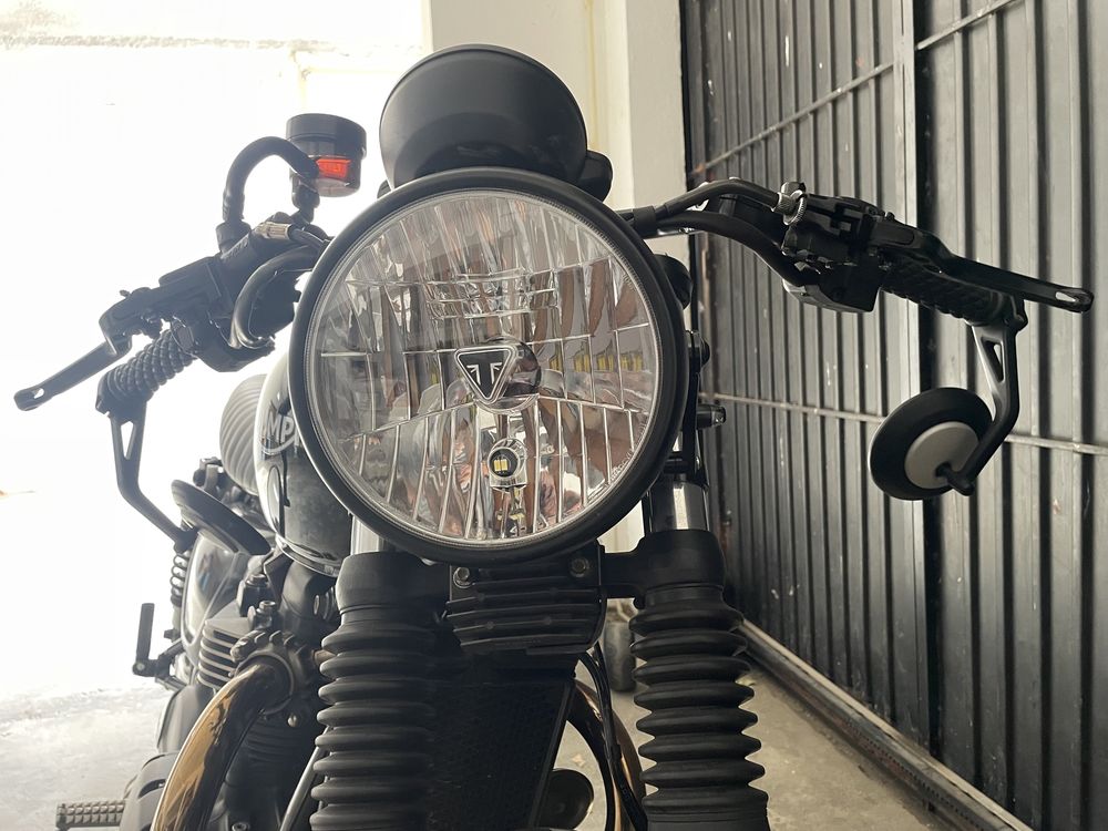 Triumph Bonneville 900