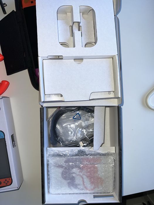 Nintendo Switch Oled konsola, stan idealny, wersja Pokemon Scarlet