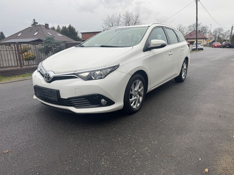 Toyota Auris 1,6 diesel (112KM) Navi, klima, kamera, tempomat