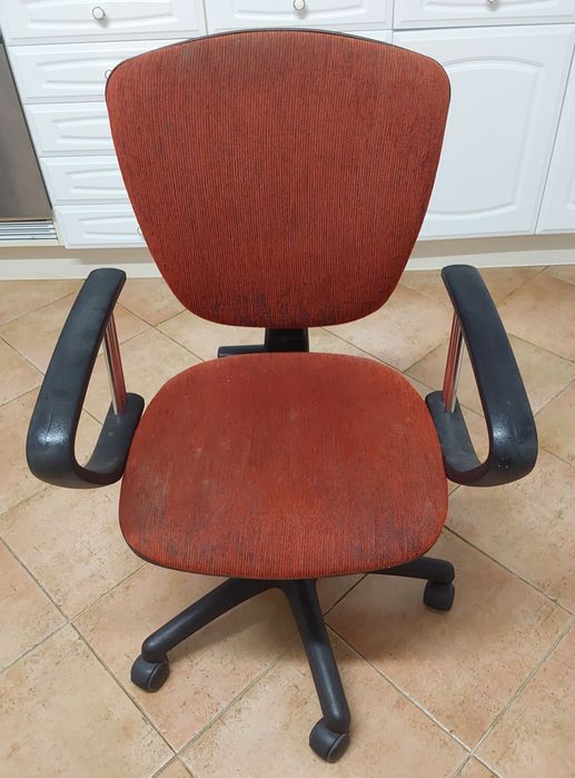 CADEIRA DE SECRETÁRIA,PC,ESCRITÓRIO.Casa,Quarto,Sala,Cozinha,Garagem.